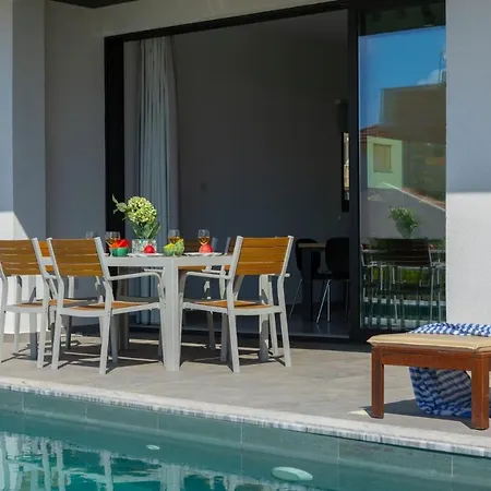 In Sleeps 6 Includes Swimming Pool Air Con And Wifi 7 3 Villa