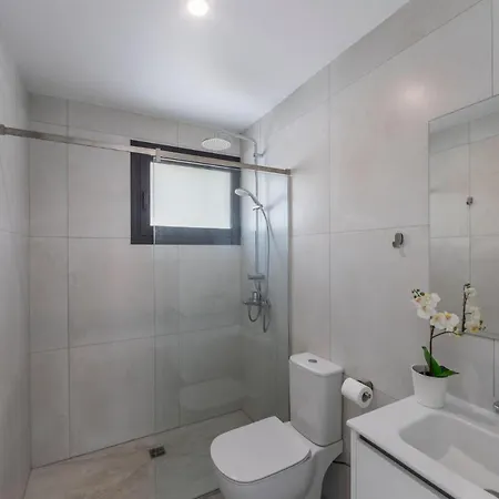 Villa In Sleeps 6 Includes Swimming Pool Air Con And Wifi 7 3 *