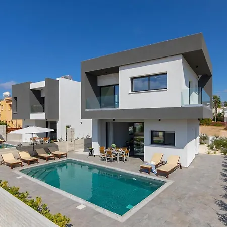 In Sleeps 6 Includes Swimming Pool Air Con And Wifi 7 3 Villa