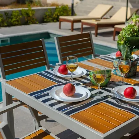 빌라 In Sleeps 6 Includes Swimming Pool Air Con And Wifi 7 3 페이야