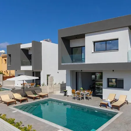 Villa In Sleeps 6 Includes Swimming Pool Air Con And Wifi 7 3 *