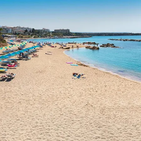 In Sleeps 6 Includes Swimming Pool Air Con And Wifi 7 3 Villa *